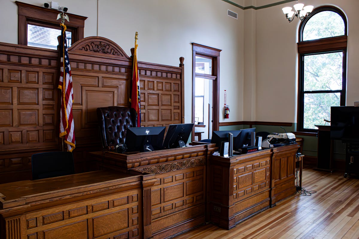 Free photo of courtroom with american flags in usa